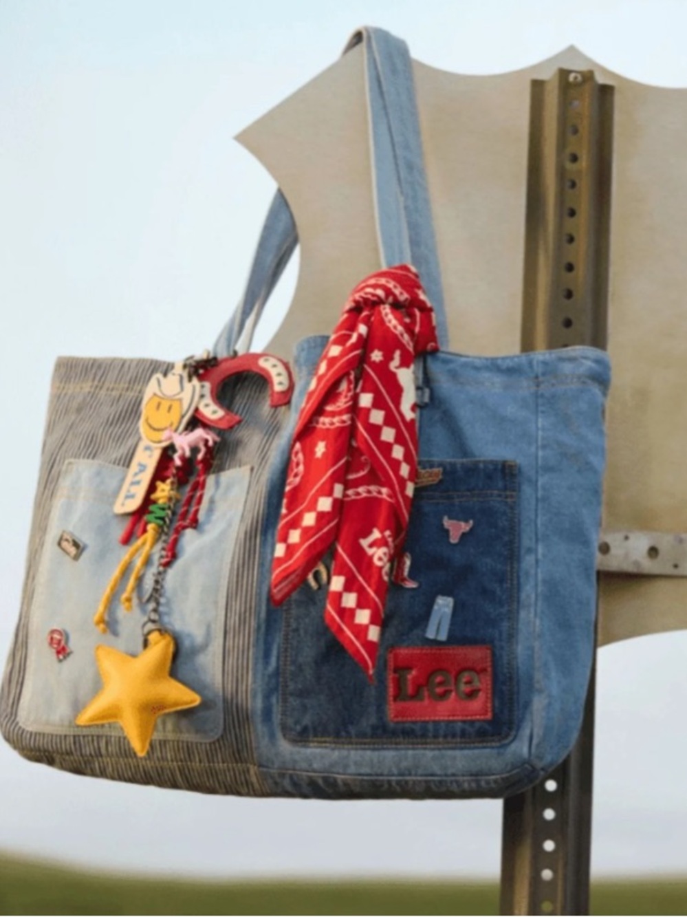 Kacey Musgraves Lee Walmart Womens Cowboy Horseshoe Bag Keychain Charm